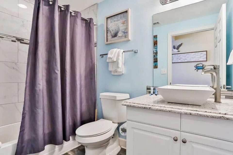 Full bathroom #2