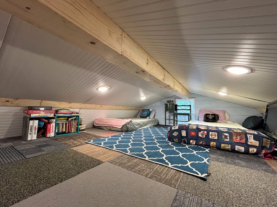 Loft with 2 twin beds or could be pushed together to make a King.