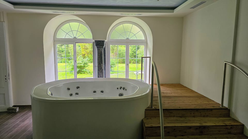 Couples treatment rooms, hot stone massages, deep-tissue massages