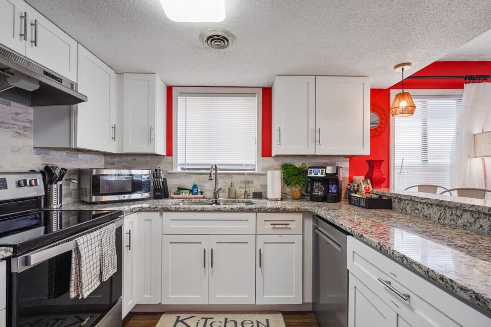 Fully equipped kitchen with lots of space