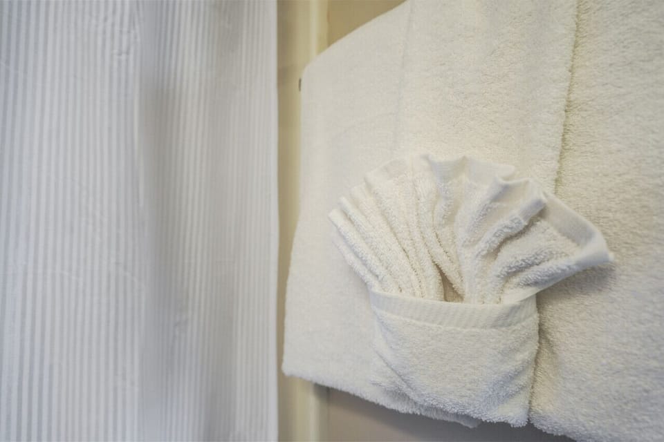 Clean, white towels provided