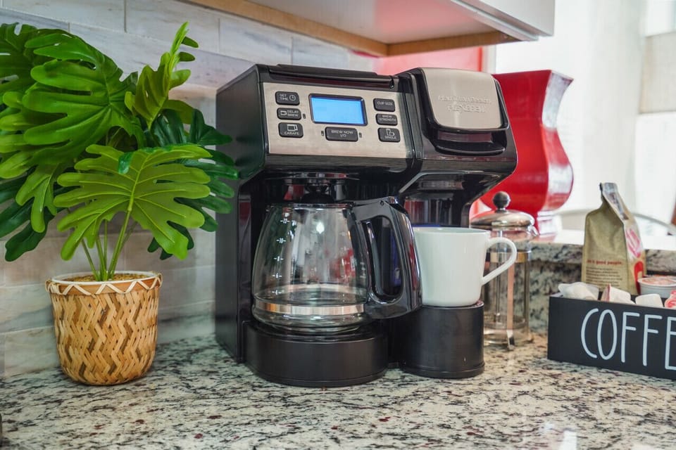 Dual coffee maker with Keurig and Drip coffee