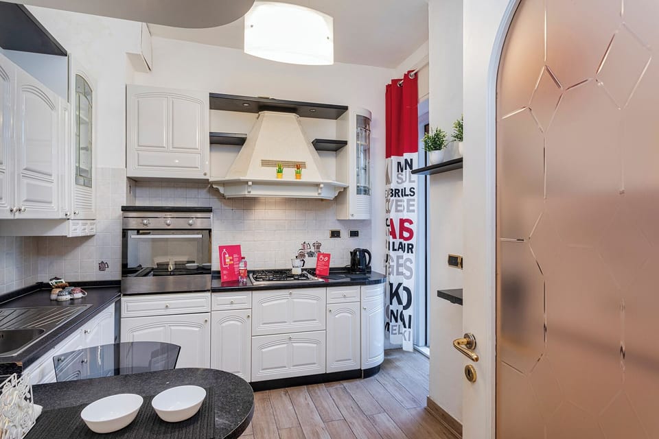Apartment | Private kitchen | Fridge, oven, stovetop, coffee/tea maker
