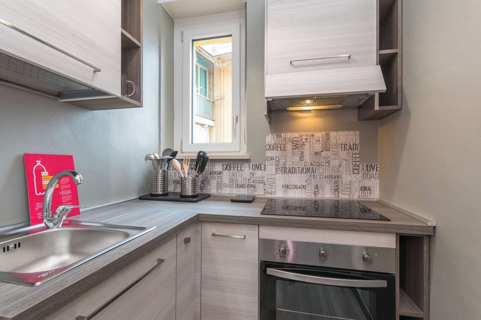 Apartment, Balcony | Private kitchen | Fridge, microwave, oven, stovetop