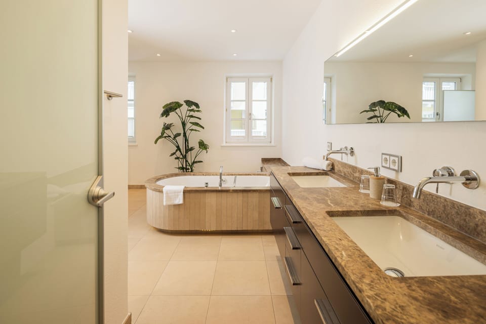 Exclusive Villa, Lake View | Bathroom | Separate tub and shower, hair dryer, slippers, towels