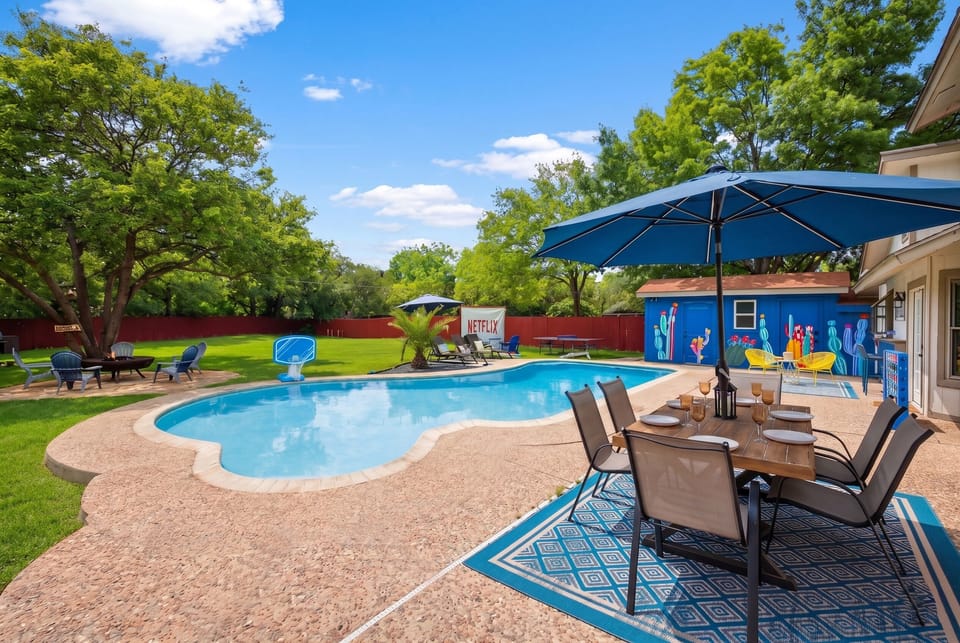 Dream backyard! The massive yard is perfect for family and doggy zoomies.