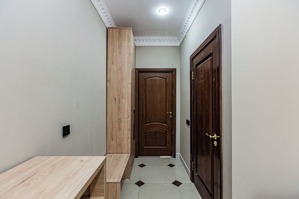 Standard Room, City View | Living area | 80-cm flat-screen TV with digital channels, Netflix, Hulu