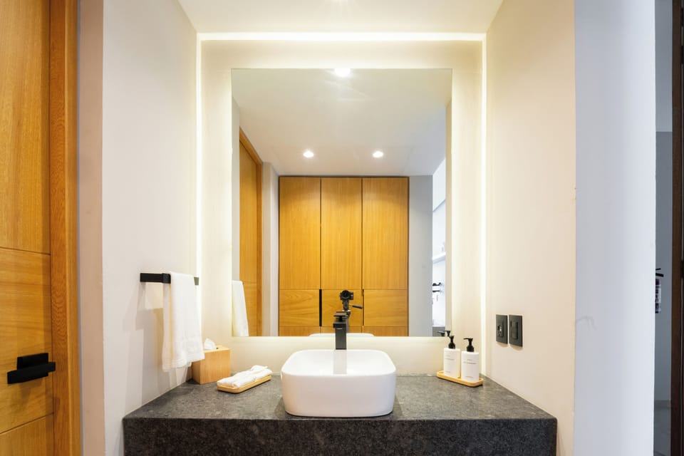 Shower, hair dryer, bathrobes, slippers