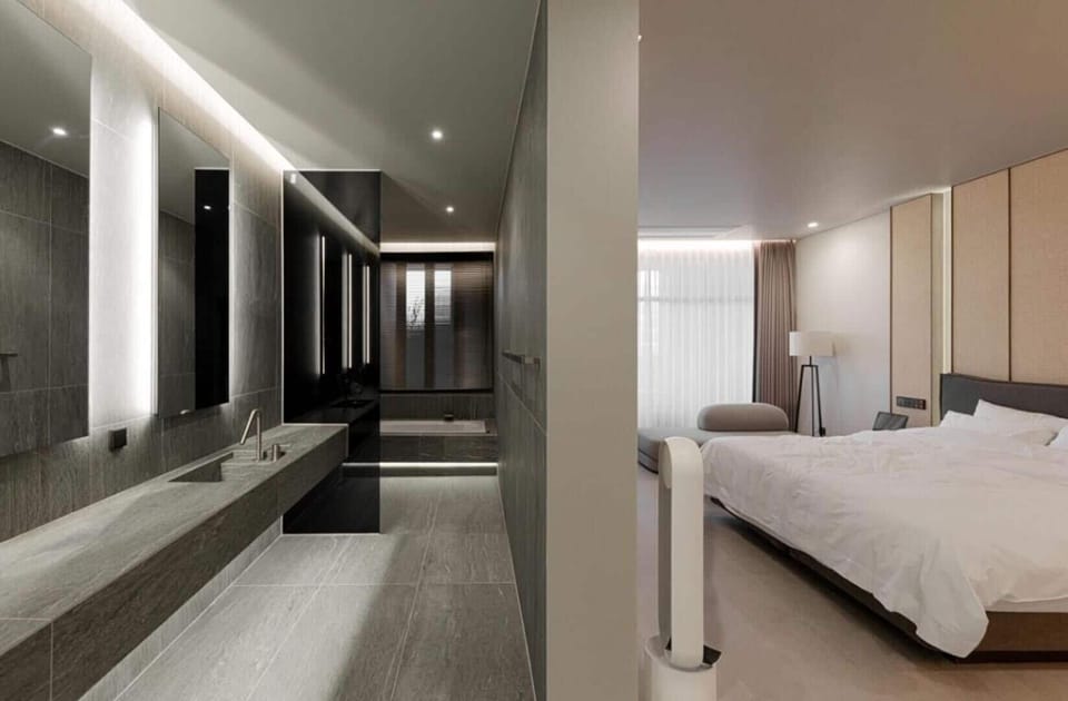 GRAND TERRACE SUITE-KING (include B.F & Heated Pool) | Bathroom | Hair dryer, bathrobes, slippers, towels