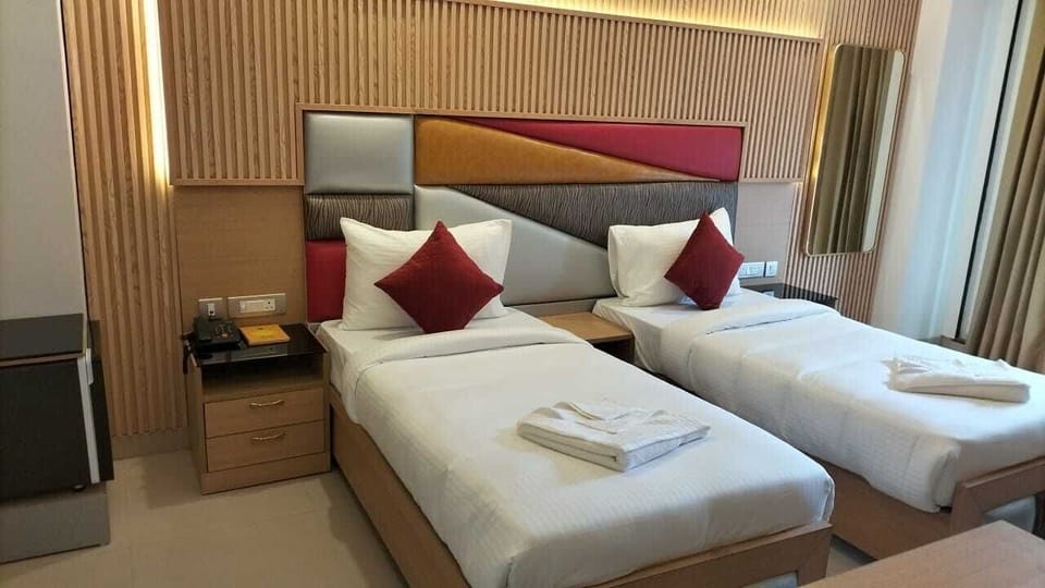 Deluxe Room | Laptop workspace, iron/ironing board, free WiFi