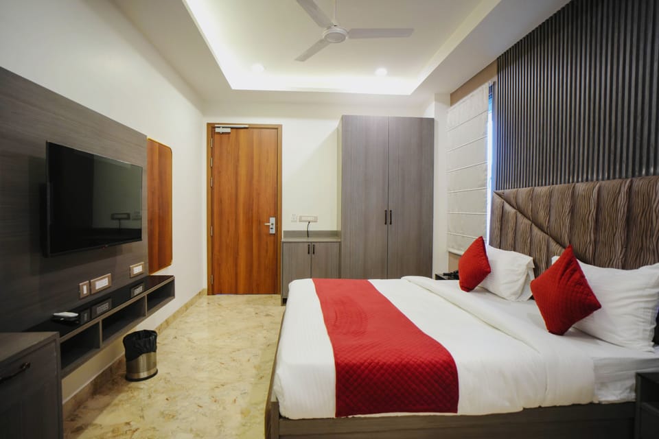 Deluxe Double or Twin Room | Laptop workspace, iron/ironing board, free WiFi