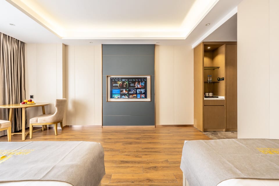 Deluxe Twin | In-room safe, desk, laptop workspace, soundproofing
