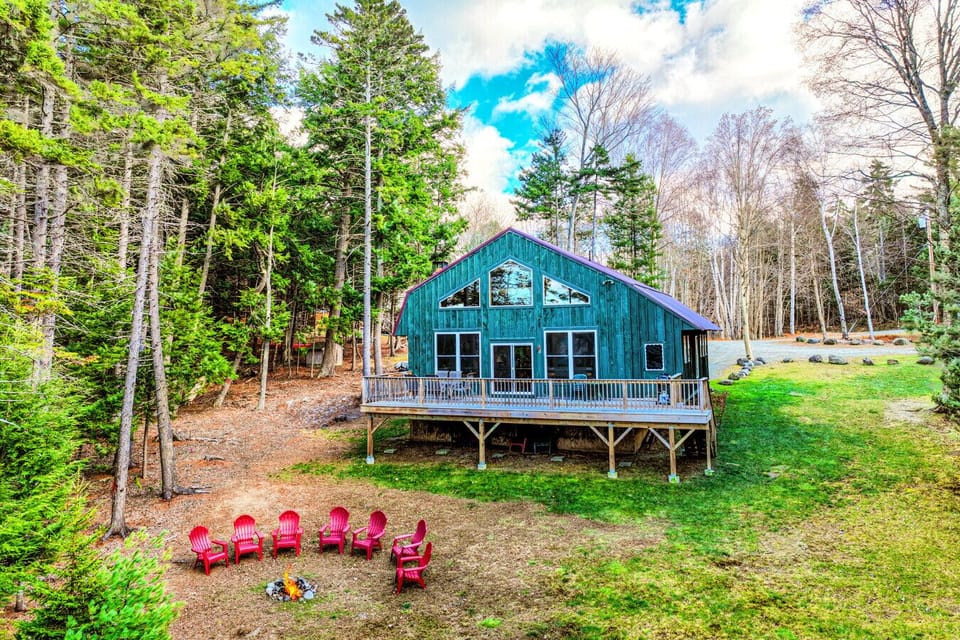 Charming Rustic Cabin on Moosehead Lake