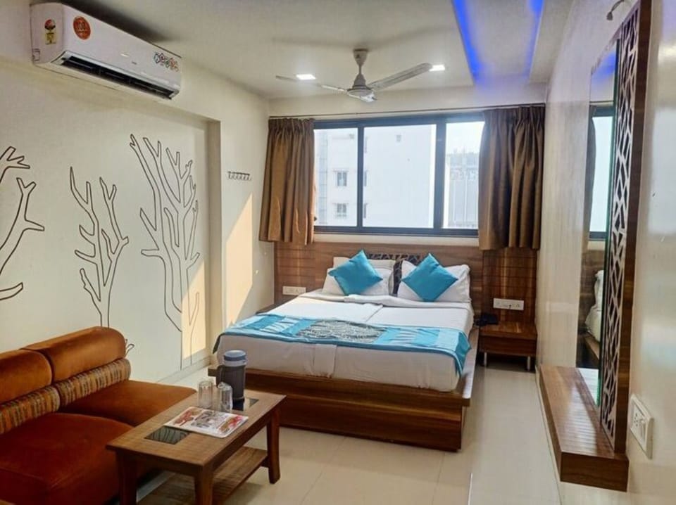 Executive Double Room | Desk, free WiFi