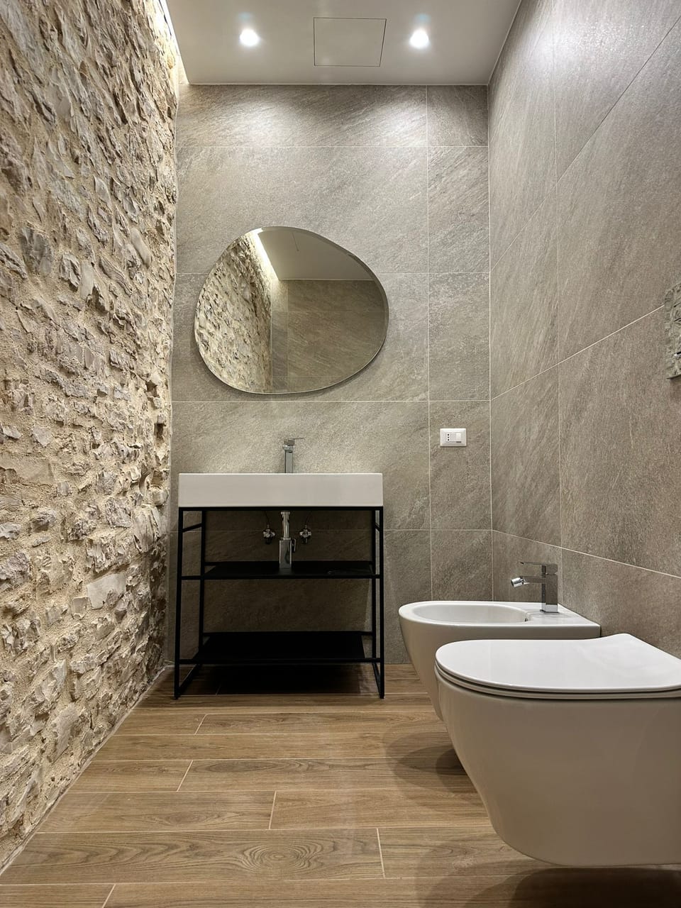 Shower, hydromassage showerhead, hair dryer, towels