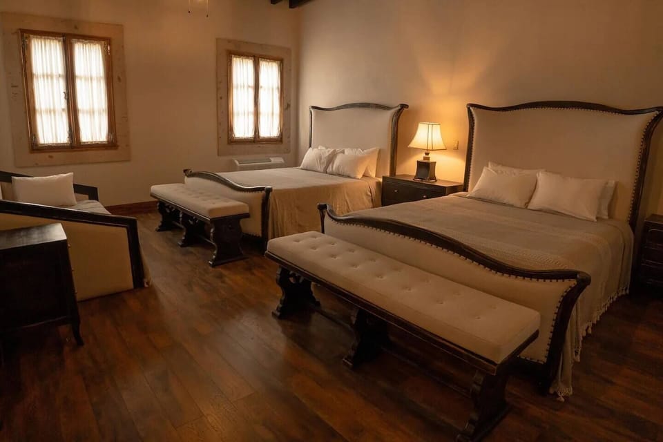 Deluxe Room | 1 bedroom, individually decorated, individually furnished