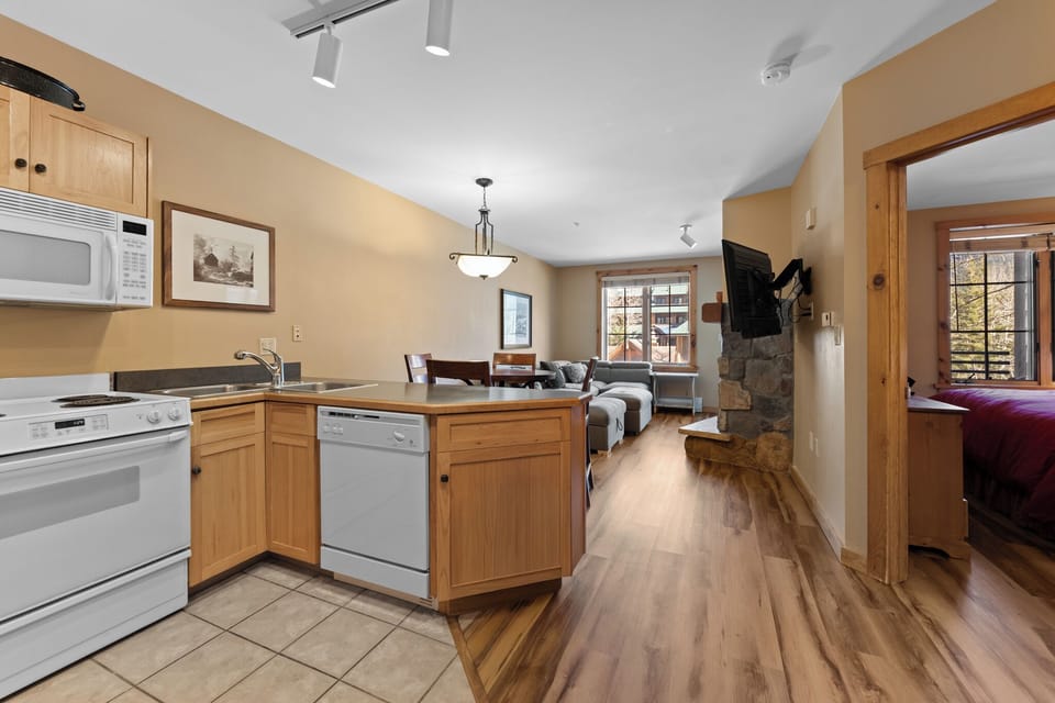 Full size kitchen.