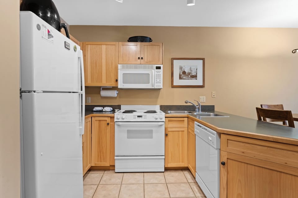 Full size kitchen.