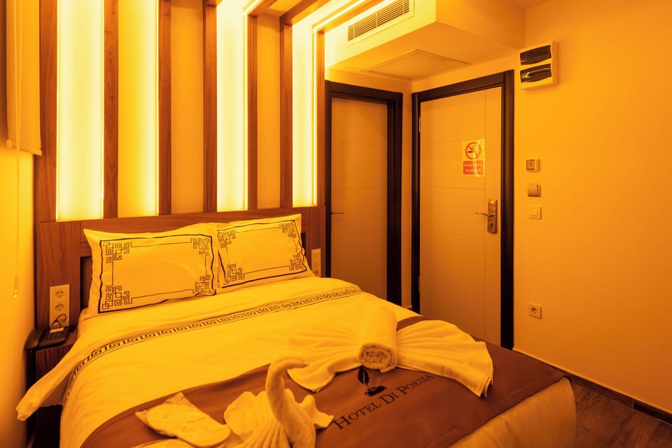 Standard Room | Egyptian cotton sheets, premium bedding, minibar, bed sheets