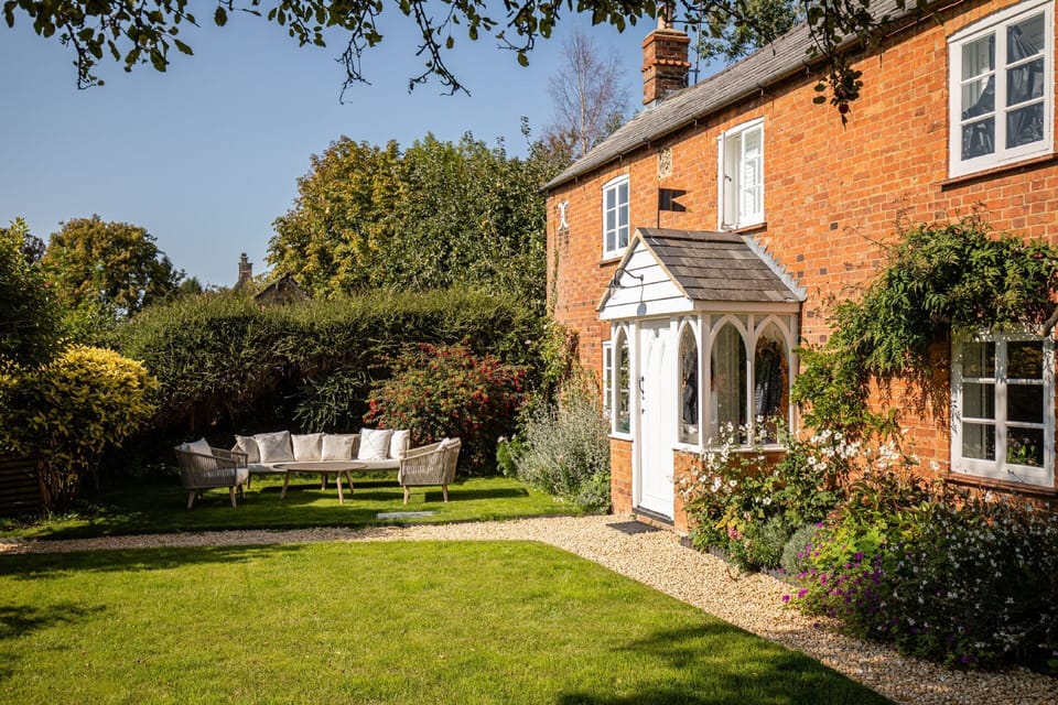 Carpenters Cottage Garden - StayCotswold