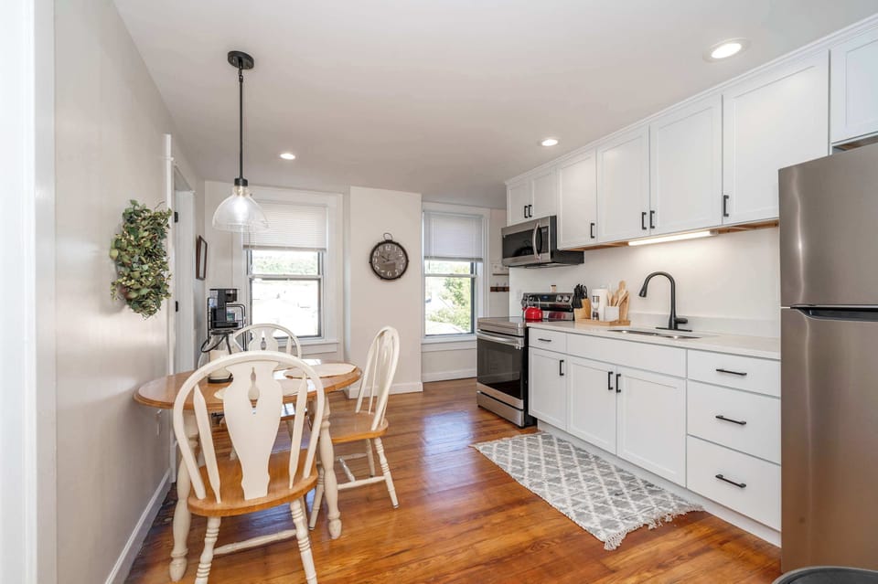 House, Multiple Beds, Balcony (Historic Ludlow Suites) | Private kitchen | Stovetop, coffee/tea maker, paper towels