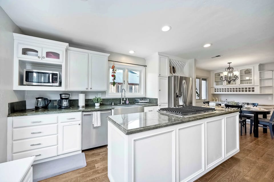 House, Multiple Beds, Patio, Garden View (Carlsbad Charm) | Private kitchen | Coffee/tea maker, full-size fridge, microwave, oven
