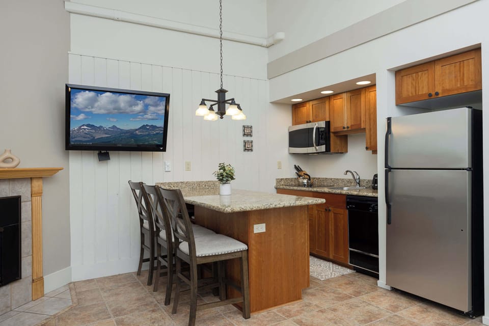 Condo, Multiple Beds, Balcony, Garden View (Ponderosa) | Private kitchen | Stovetop, coffee/tea maker