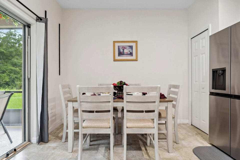 House, Multiple Beds, Pool Access, Garden View (Veranda Sunshine Escape) | Dining