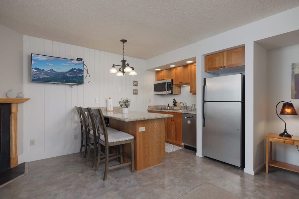 Condo, 1 King Bed with Sofa bed, Fireplace, Garden View (Ponderosa Vista) | Private kitchen | Stovetop, coffee/tea maker, paper towels