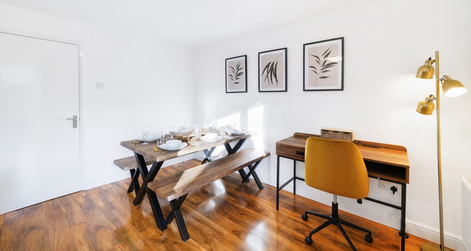 Superior Apartment, 3 Bedrooms, Kitchen | In-room dining