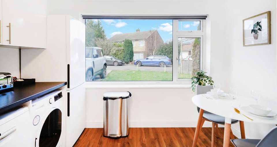 Superior Apartment, 3 Bedrooms, Kitchen | Private kitchen | Full-size fridge, microwave, oven, stovetop