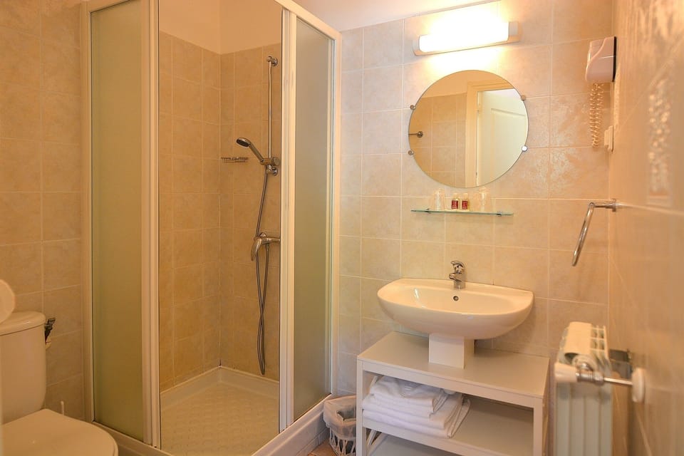 Standard Double Room, Private Bathroom, Garden View (Malba) | Soundproofing, WiFi (free)
