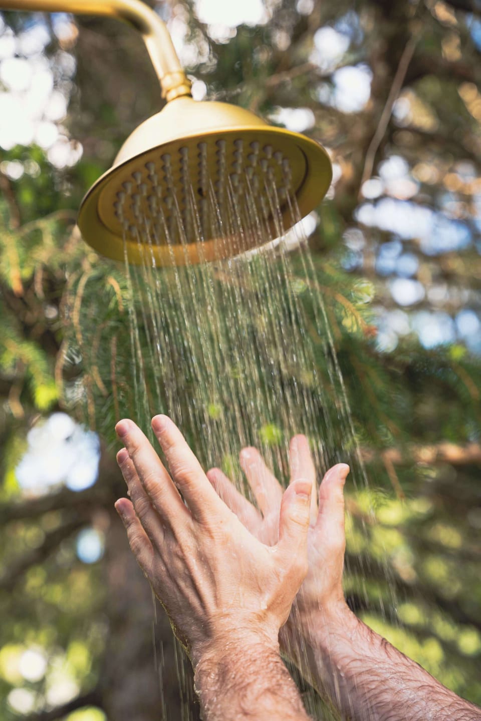 Espace bien-être avec sauna tonneau et bain nordique en pleine nature privatisable sur réservation