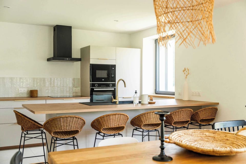 Coin repas / cuisine  ouverte - Gite 8 personnes -  L'authentique - Station des Rousses