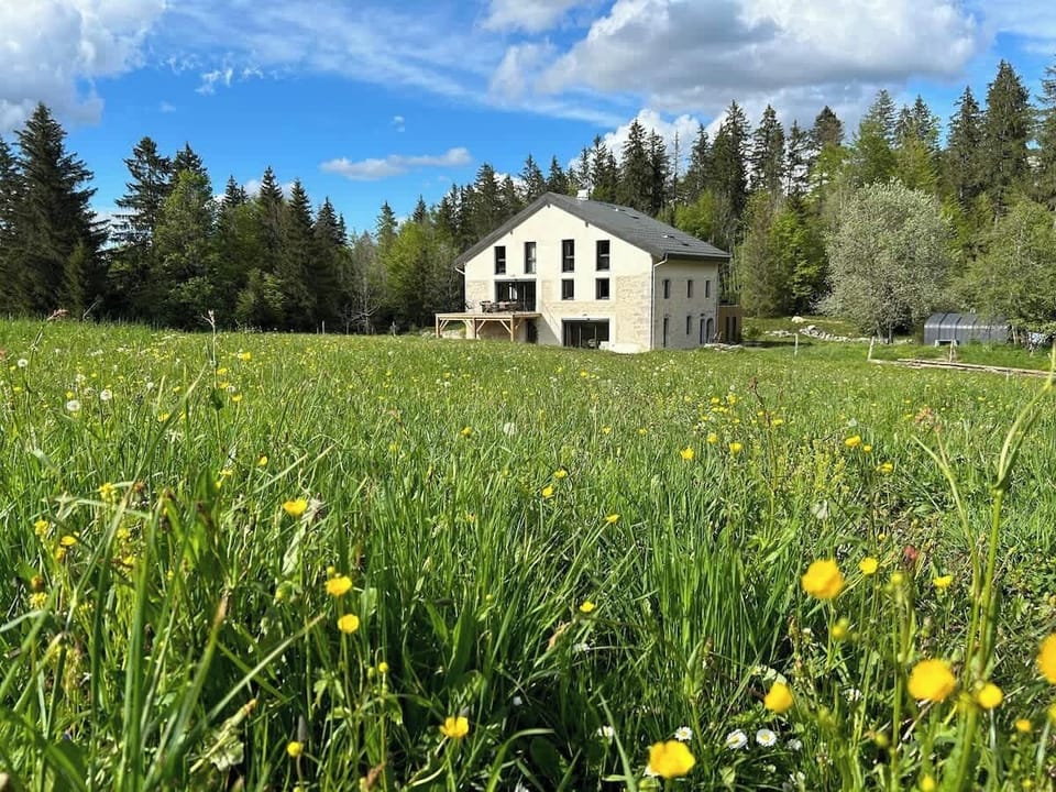 Vue extérieure de la batisse  - Gite 8 personnes -  L'authentique - Station des Rousses
