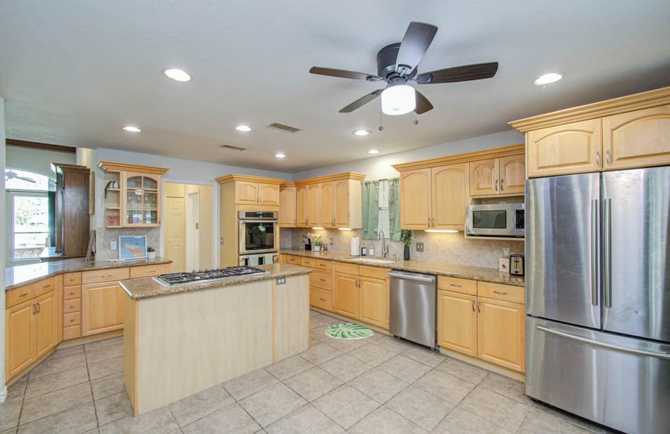 Ceiling fan at the kitchen