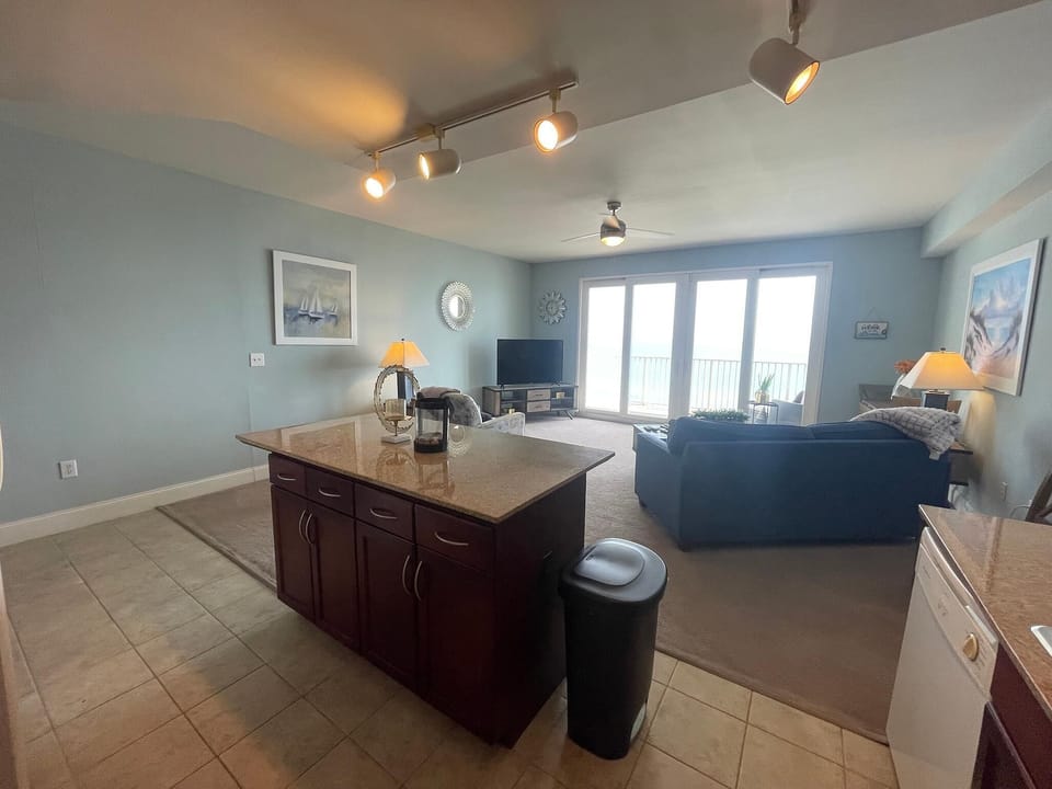 Condo, 1 King Bed with Sofa bed (Laketown Wharf 1902) | Private kitchen | Oven, toaster