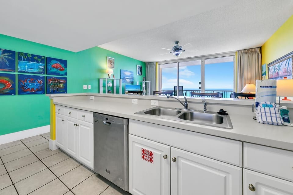 Condo, 1 King Bed with Sofa bed (Majestic Beach Towers 1-2013) | Private kitchen | Oven, toaster