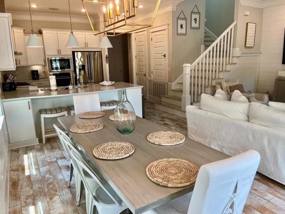 House, Multiple Beds (Town of Prominence- Just Beachy) | Dining