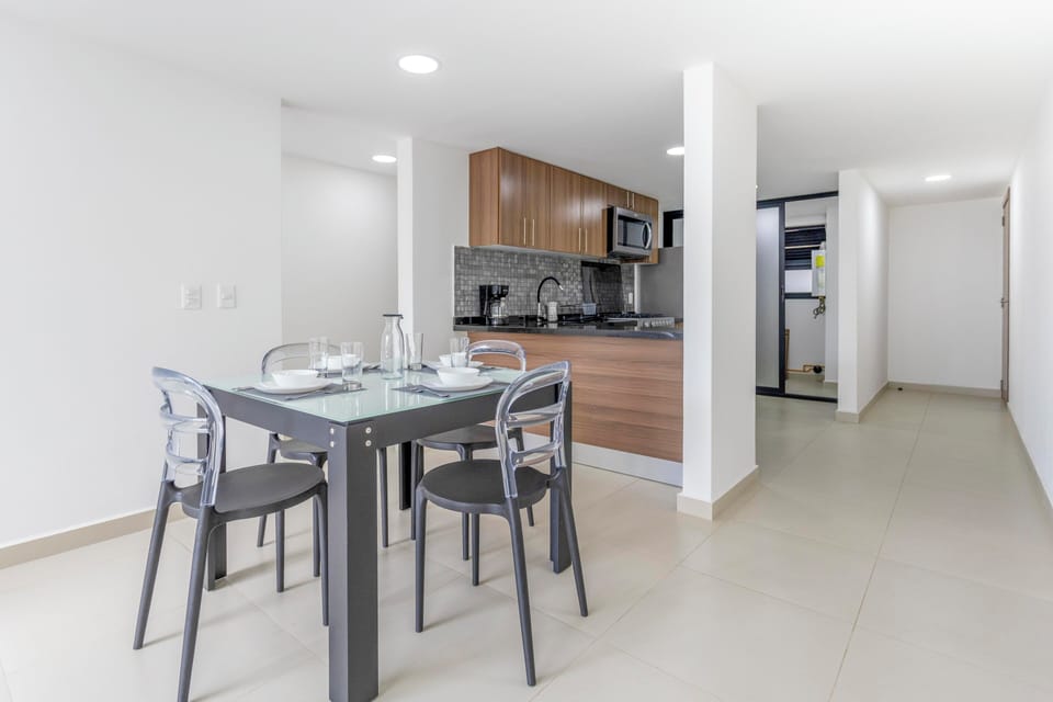 Exclusive Apartment, 2 Bedrooms, Balcony, City View | Dining room