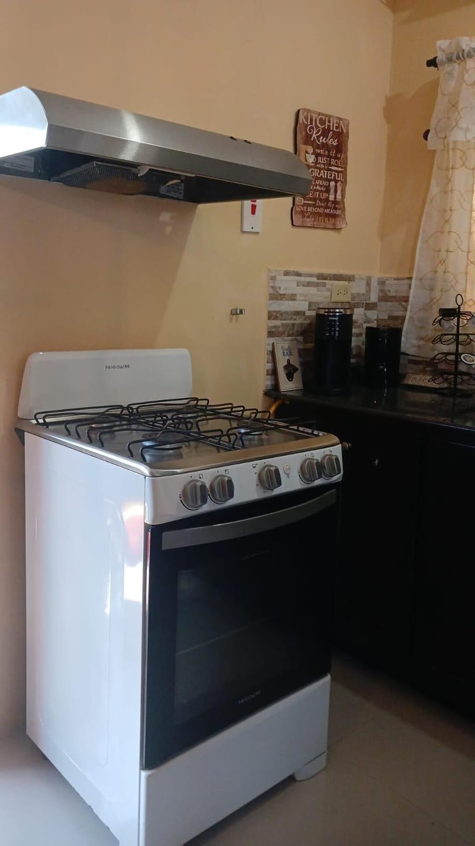 Apartment | Private kitchen | Fridge, microwave, oven, stovetop