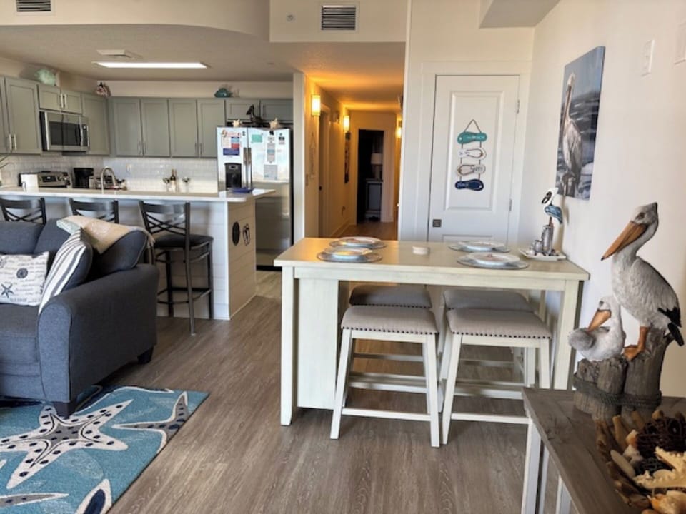 Dining area, seating for four
