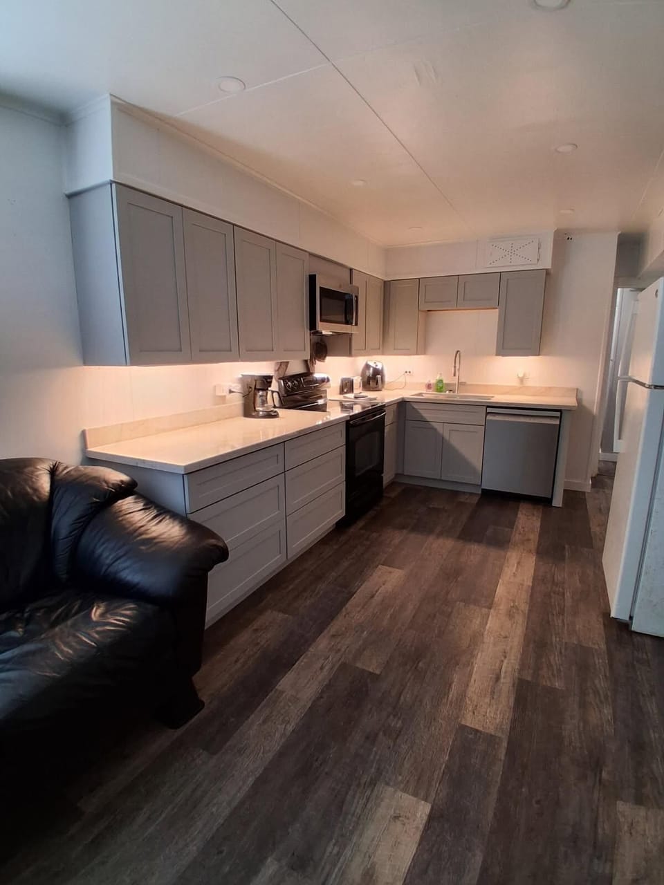 Full kitchen with range, dishwasher, microwave, air fryer, toaster, & coffee pot