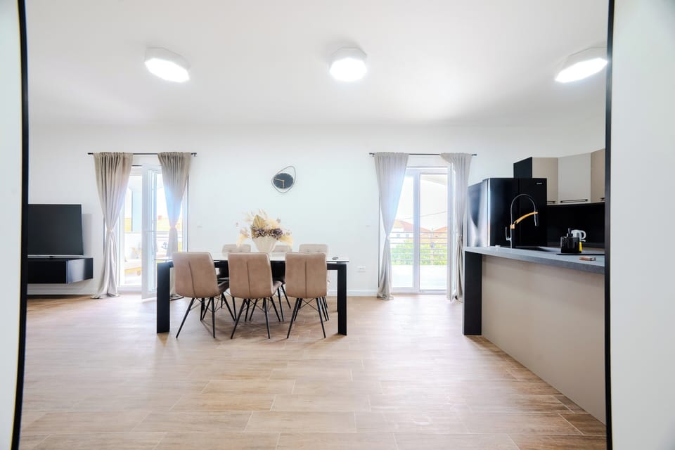 Apartment | Dining