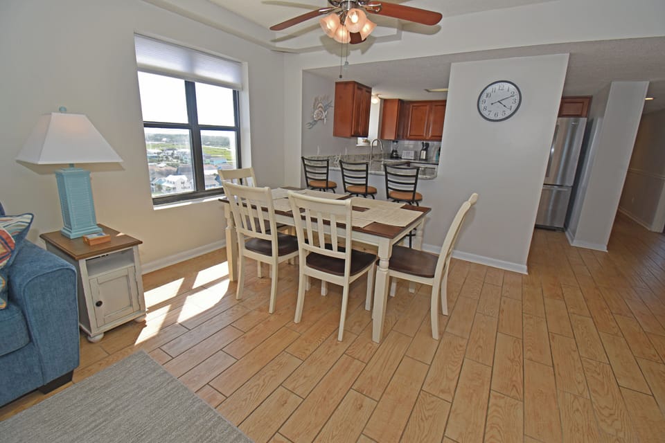 End unit with extra views!