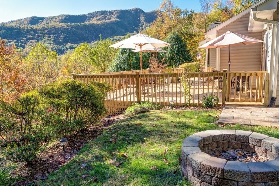 Deck with mountain view—ideal for morning coffee or evening relaxation.