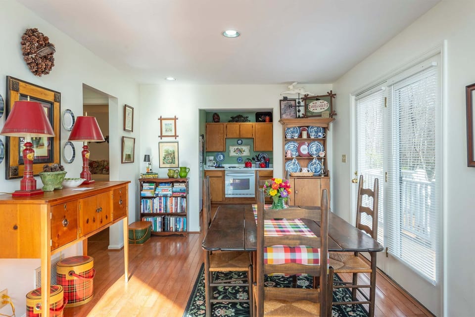 Dining area with seating for 4 & deck access.