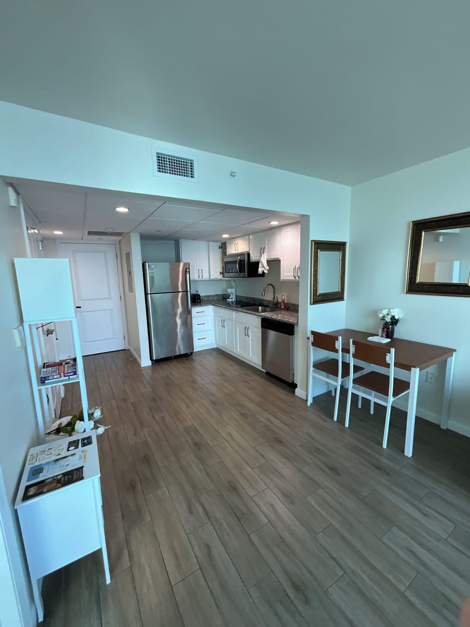 Kitchen (living room angle)