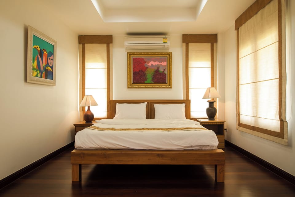 Deluxe Double Room, 1 King Bed, Non Smoking, Garden View | Free WiFi