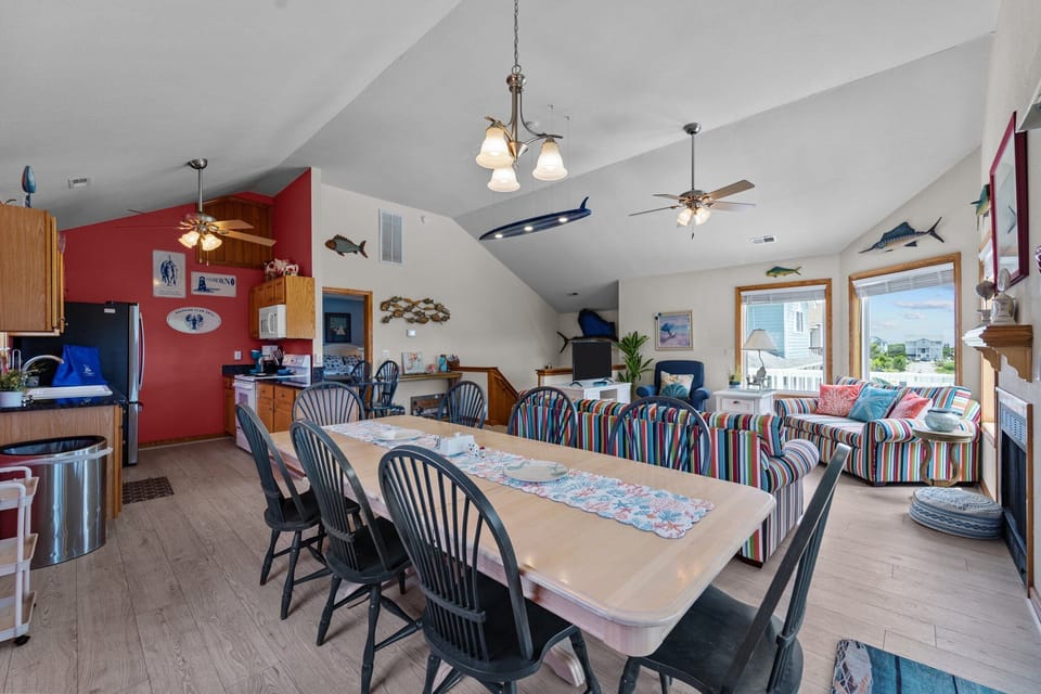 Top-Level Dining Room with Table (seats 8)